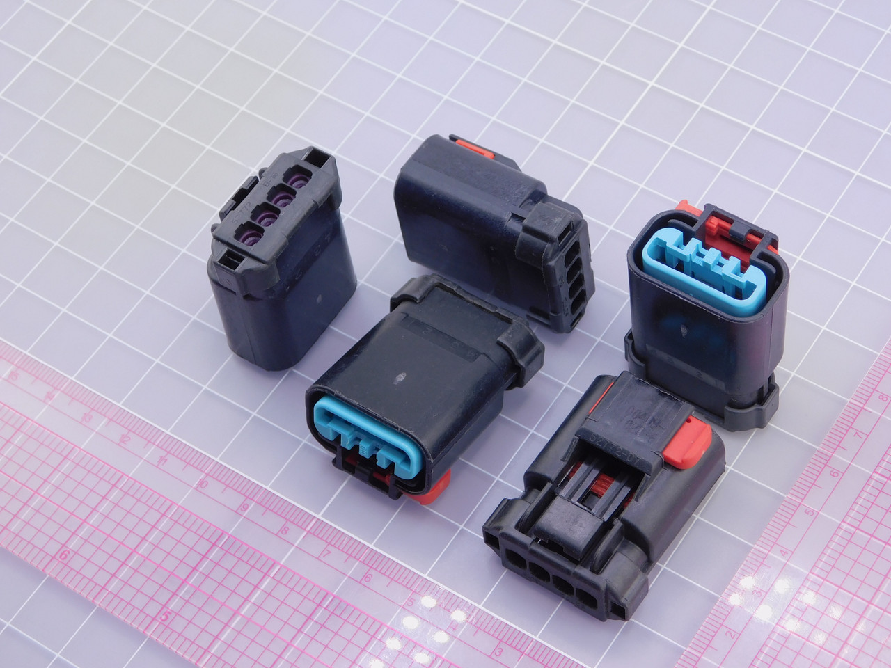 Lot of 31 APTIV 15425692 4 Way Female APEX 2.8 Sealed Connector Black